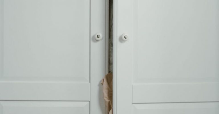 Fast Fashion - Wardrobe Full of Cloths